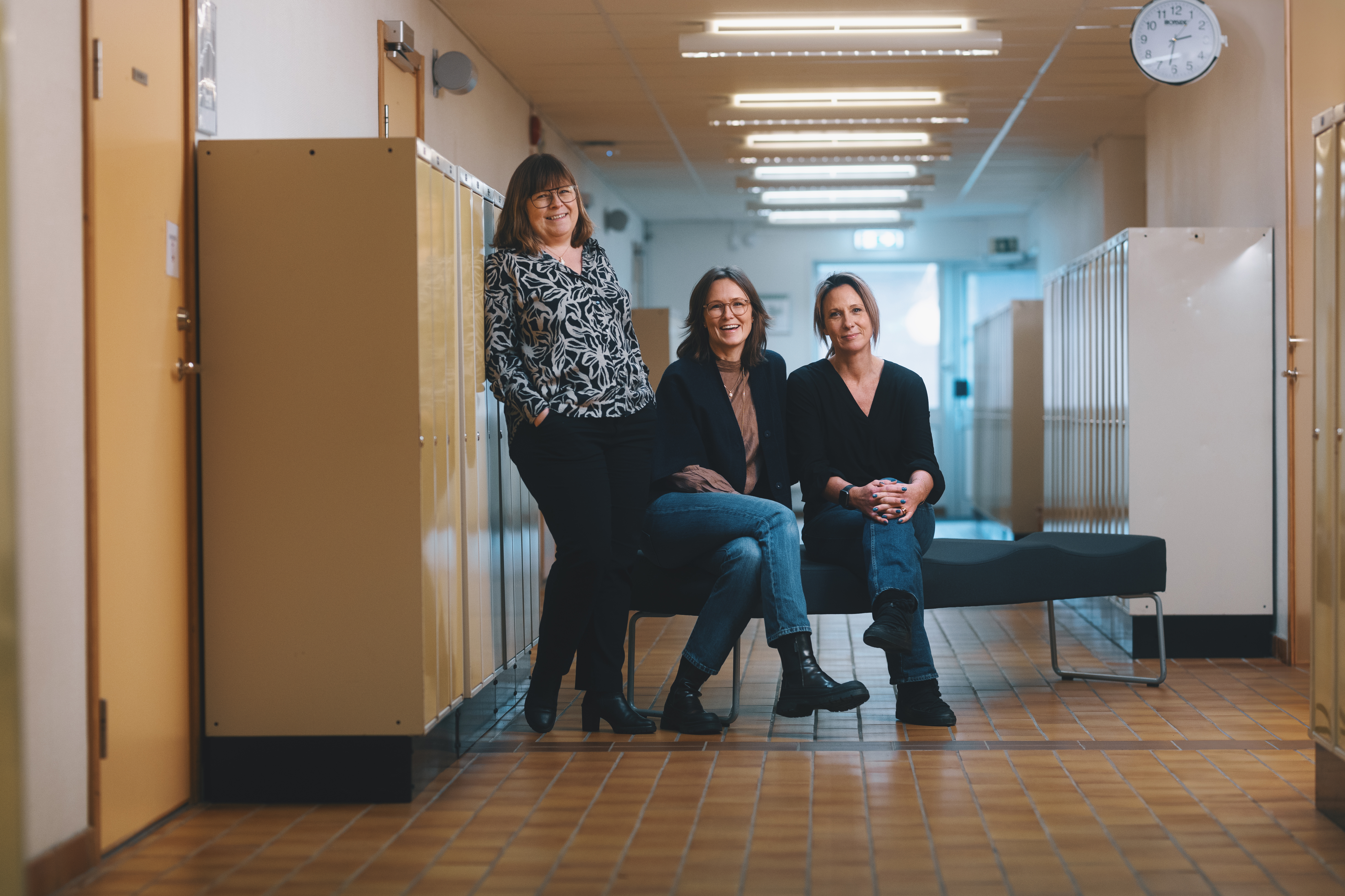 Från vänster: Pernilla Sundén, HR-chef på Holtab, Emma Elheim Karlsson, vd på Hallabro El och Anna Svensson, rektor på Wasaskolan